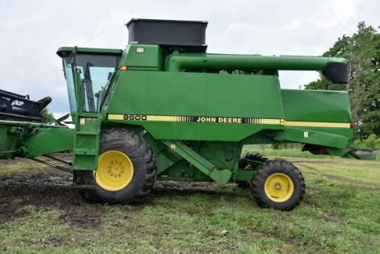 1990 John Deere 9500, 30.5L-32. Chopper Spreader, Bin Topper, 7262 Engine Hours, 4668 Separator Hour