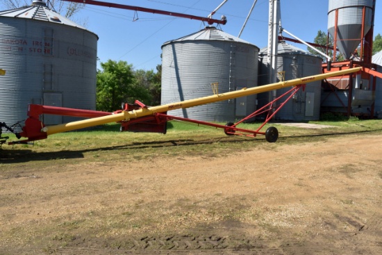 Westfield MK 100-61 Grain Auger, Swing Hopper, 540 PTO, Looks New, Hyd. Lift, SN: 239183