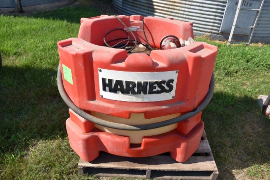 Harness 60 Gallon Poly Tank With 12 Volt Pump