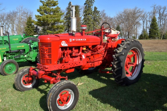 Farmall Super MTA Wide Front, Clam Shell Fenders, Fast Hitch, New Tires, SN: 65517-S