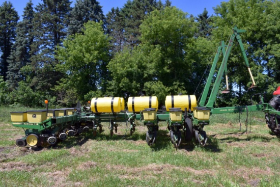 John Deere 7000 Planter 12 Row 30” Front Fold Liquid Fertilizer, 6-70 Gallon Poly Tanks, Corn Units