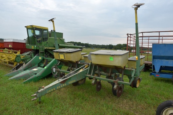 John Deere 7000, 4 Row 36" Corn Planter, dry  fertilizer, markers