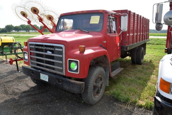 1979 International S1724,  Single Axle Grain  truck, 16' Box with hoist, 4/2 speed  transmission, v8