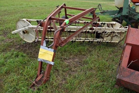 International 11' side Hay Rake