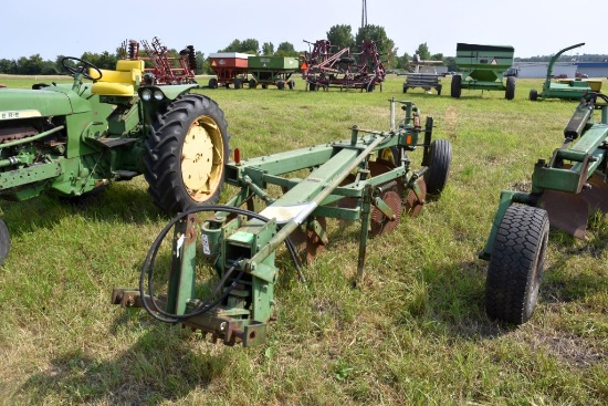 John Deere 1350-1450, 4 Bottom Plow, 4 x  18's, Auto Reset, 3 pt.