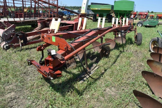 IH 720 PLow 5 x 18's Plow, Auto Reset, 3pt.