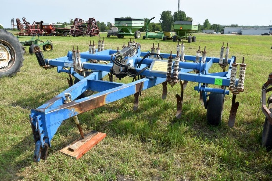 DMI 13' Chizl Champ, Chisel Plow, 4" Shovels  New On 1 Side, 13 Shank, set 12" on Center,  9.5L15 Ti