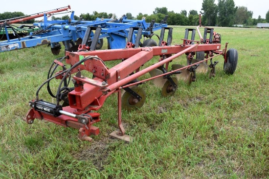 Case IH 720, Auto Reset, 5x18's, 3 point, 5  bottom plow, Coulters