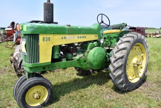 John Deere 630 Tractor, Gas, Narrow Front,  Fenders, 3pt., 540PTO, 13.6x38 Tires, Runs  Good