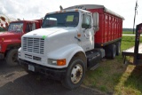 1999 International 8100 Single axle Grain  Truck, with pusher axel, Air Brakes, 218124  miles, 330hp