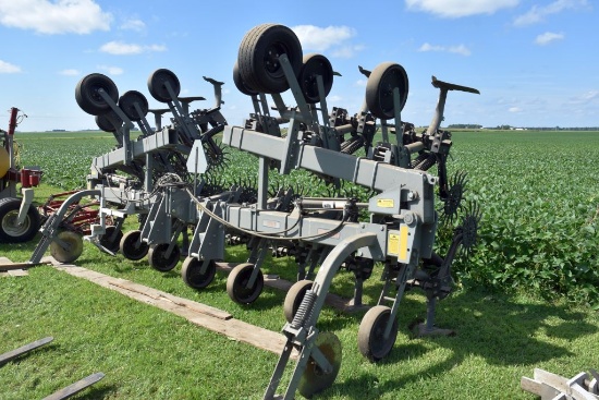 Hiniker 1000 Row Crop Cultivator, 12 Row 30”, V-Type Sweeps, Stabilizer Disc, High Speed, Finger Whe