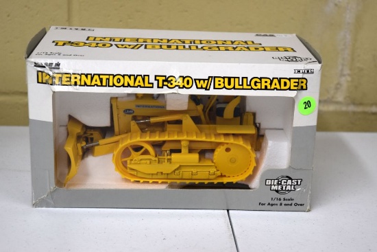 Ertl International T340 Bullgrader, Damage To The Box, 1/16th Scale