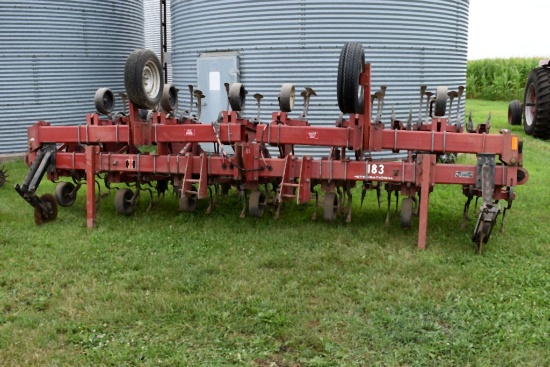 IHC 183 Row Crop Cultivator, 12 Row 30”, Hydraulic Flat Fold, S-Shank, Rolling Shields, Big Gauge Wh