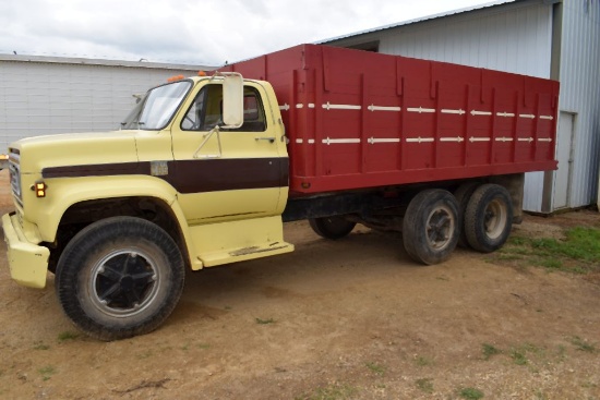 1975 Chevy C65, Single Axle With Pusher Axle, 366V8, 4x2 speed, 17.5’ Wooden Box & Hoist