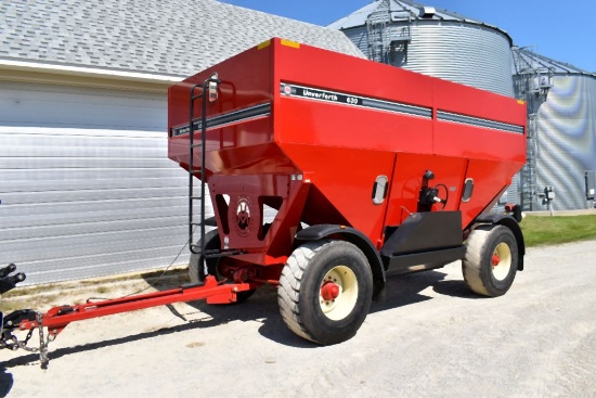 Unverferth 630 Gravity Wagon, 445/65R/22.5 Tires, Front & Rear Brakes, Fenders, Red In Color, Light