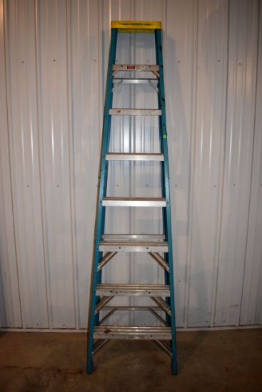 Werner 8' Fiberglass Step Ladder, Pick Up Only