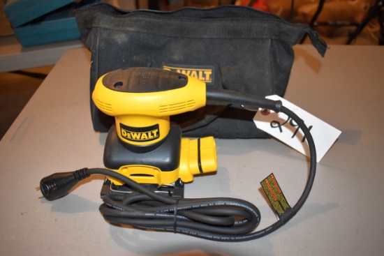 Dewalt Model D26441 1/4" Sheet Palm Sander, Corded, Softbag, Works