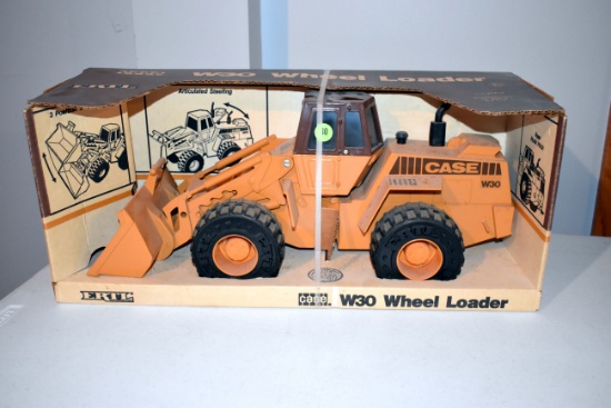 Ertl W30 Case Wheel Loader, 1/16 Scale, With Box