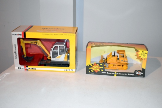 Mustang 1/25 ME6002 Excavator With Box, John Deere 850C Crawler Dozer 1/50 Scale, Both With Boxes