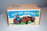 Ertl 1989 Toy Farmer Allis Chalmers D19, 1/16th Scale With Box