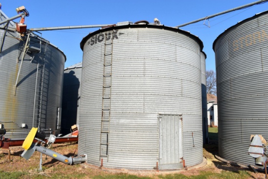 Sioux 18’ Grain Bin, Aeration, 8 Rings, 3,000 Bushel, Buyer Have 6 Months To Remove All Bins And Dry