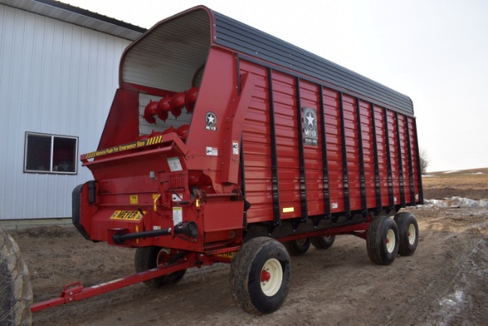 2013 Meyer 4620TSS, 20’ Forage Box, 3 Beater, Roof, 2 Speed Unload, 540PTO, 14"-16.1 Tires, X1506 Me