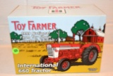 Toy Farmer 1999 National Farm Toy Show IH 660 Tractor, 1/16th Scale With Box