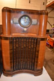 Zenith Tube Floor Model Radio, Lights Up And Hums, 26'' Wide, 40'' Tall, 16'' Deep,  Pickup Only Auc