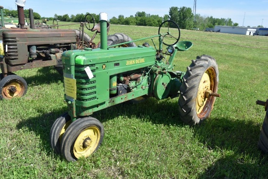 John Deere H, Gas, Narrow Front, 9.5x32 Tires,