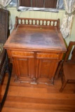 Minneso Oak Sewing Machine In Cabinet