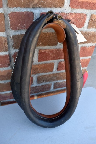 17" Spotted Horse Collar