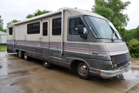 1990 Fleetwood Pace Arrow Model J Motor Home, 454 V8 Engine, Recently Replaced Engine, Tandem Axle,