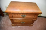 Nice Vaughan Basset Oak Side Table, PICK UP ONLY,SEE DATES/TIMES ABOVE IN NOTES, NO SHIPPING AVAILAB