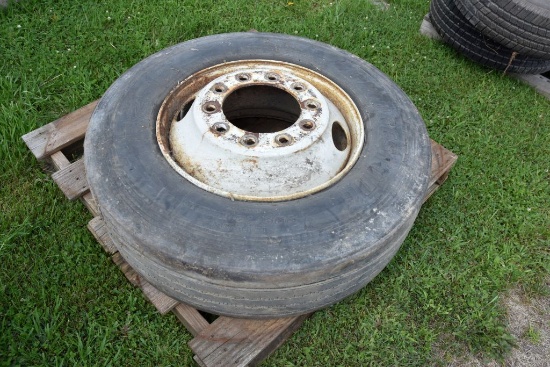 (1) 22.5 Tire With Rim