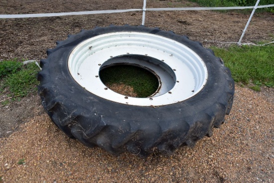 (2) Goodyear 320/90R50 Duals On New Holland Rims