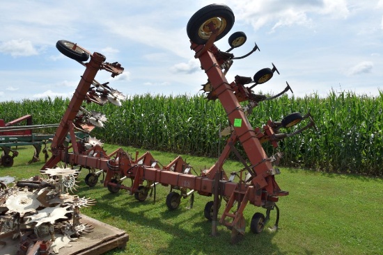 IHC 133 Row Crop Cultivator 12R30”, 3pt