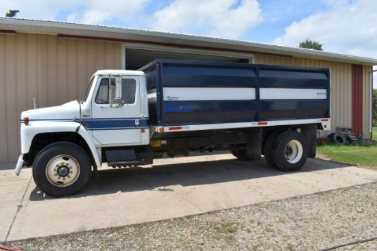 1984 International S-1900 Single Axle Grain Truck, DT466 Diesel, 5 x 2 Trans., 238,801 Actual Miles,