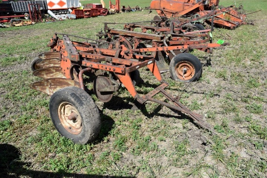 Case 4x16's Pull Type Plow, Coulters, Manual Lift