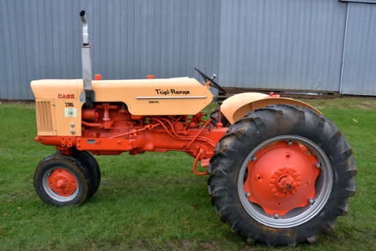 Case 200 Triple Range Drive, N/F, 3pt, PTO, Clamshell Fenders, 12.4x28 Tires, SN:6096818, Runs Good