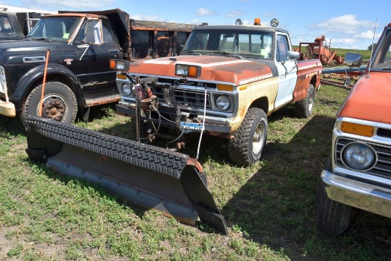 1974 Ford F250, Full Time 4x4, 390 4 Barrel Motor, 4.10 Gears. 90" Straight Blade Plow, Tire Chains,