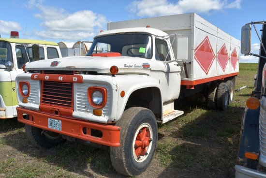 1965 Ford Super Duty F850, 401V8 Gas, 5x3 Speed Trans, Tandem Axle Grain Truck, 22’ Steel Box & Hois