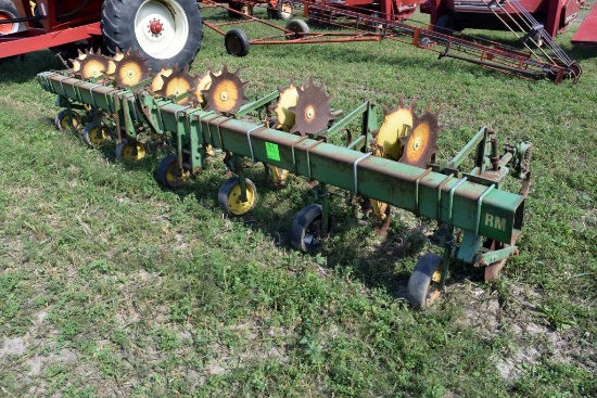 John Deere RM Row Crop Cultivator, 6 Row 30", 3pt., Rolling Shields