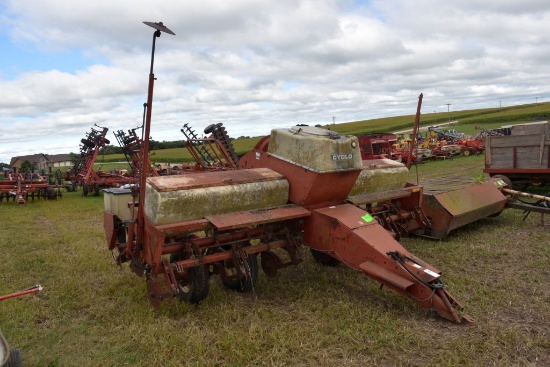 International Cyclo 400 Planter, 6 Row 30", Dry Fertilizer, Markers, Has Sat Outside For Years
