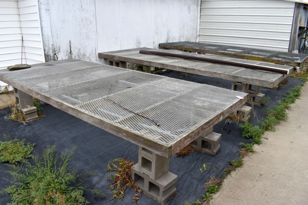 3 5 X11 Wooden Frame Metal Top Greenhouse Benches Industrial