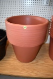 (10) 14 Inch Plastic Pots, Selling 10 X $