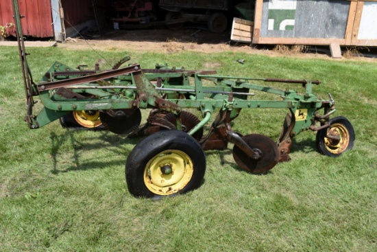 John Deere 555 Pull Type Plow, 3 Bottom, Coulters