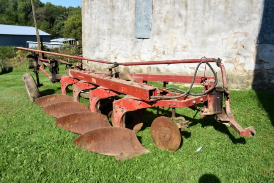 IHC 700 Plow Trip Beam, 4 Bottom, Coulters, In-Furrow