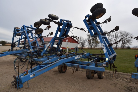 DMI Nutri-Placr 5250 Anhydrous Tool Bar, 42', 17 Knife, Continental NH3 Cooler With Micro Trak MT300