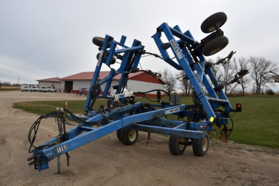 DMI Nutri-Placr 5300 Anhydrous Tool Bar, 42', 17 Knife, Raven NH3 Cooler With Micro Trak MT3000 Moni