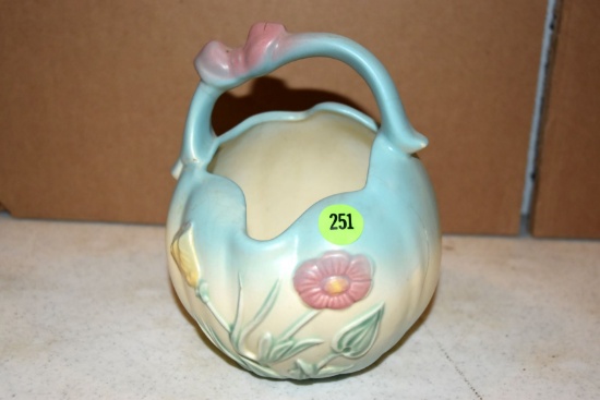 Hull Pottery Bow Knot Basket B25, 6.5", Crack On Side